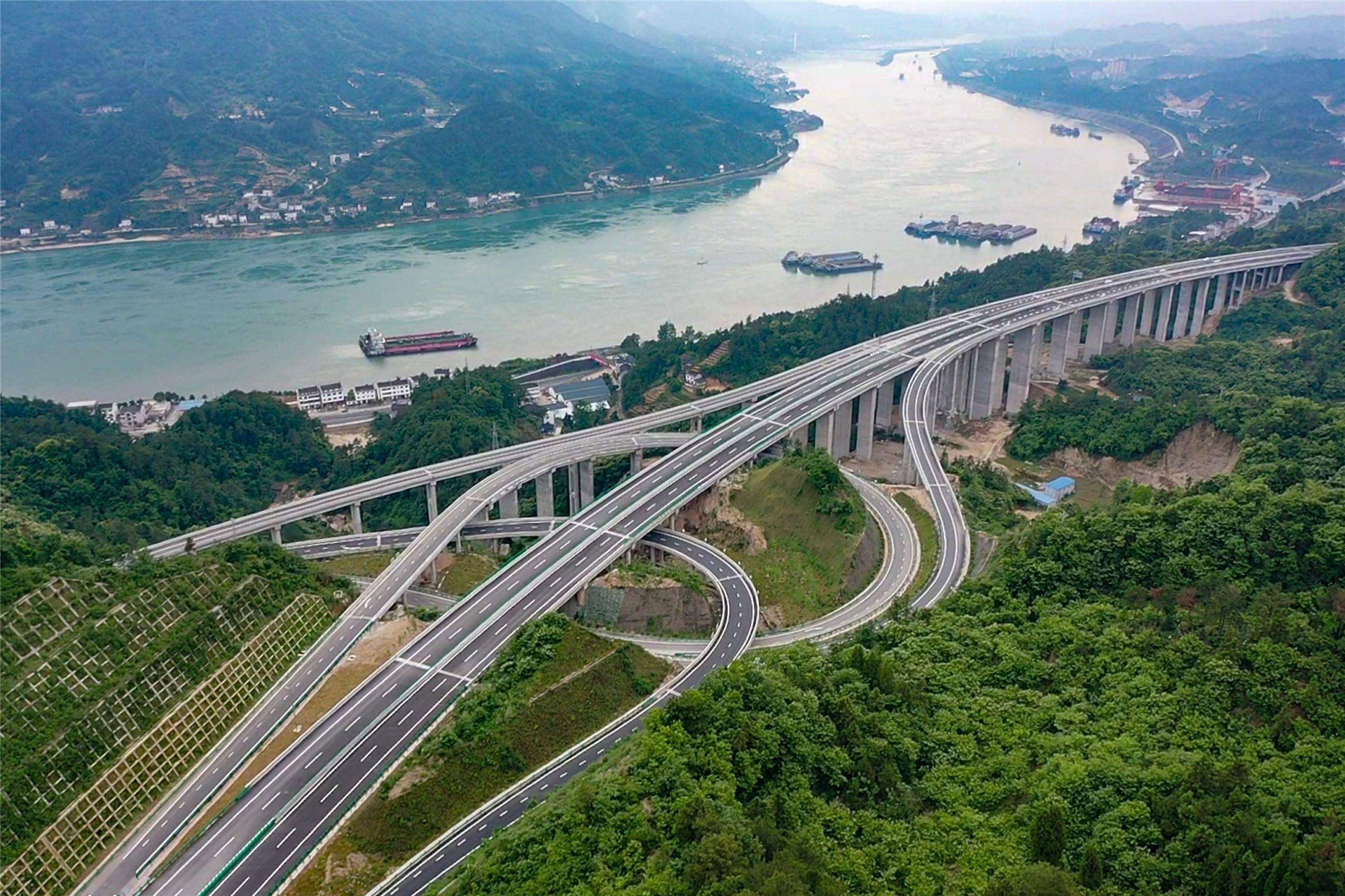 三峽翻壩江北高速公路項目 