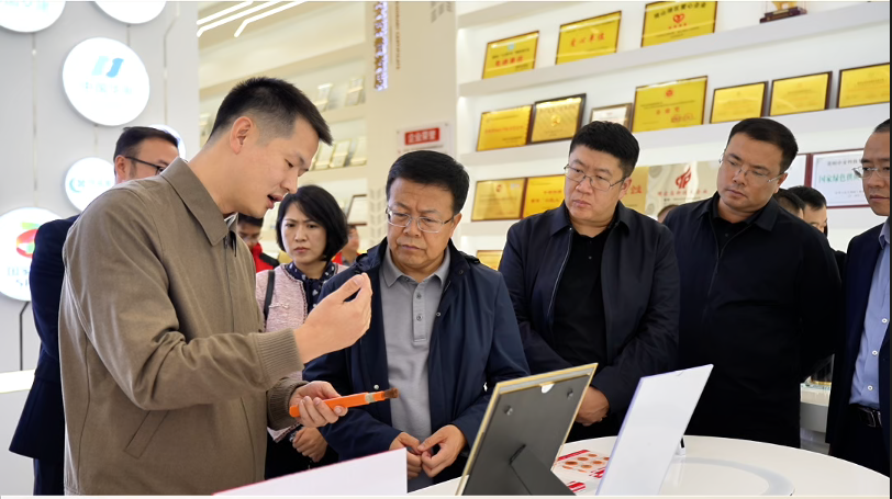 鄂托克旗委書(shū)記伟葫、二級(jí)巡視員高懷京蒞臨考察中安科技集團(tuán) 